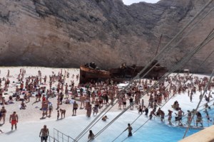 Επεσαν βράχια στο Ναυάγιο της Ζακύνθου μετά τον σεισμό- Είχε προειδοποιήσει ο Γεράσιμος Παπαδόπουλος [βιντεο] - εικόνα 2