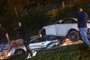 Θεσσαλονίκη: Αμάξι πέφτει σε τζαμαρία μαγαζιού έπειτα από κόντρα [βίντεο] - εικόνα 2