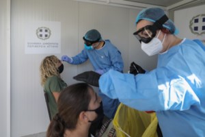 Μύκονος: Πώς η ΕΛΑΣ διέλυσε το κορονοπάρτι των 500 ατόμων με καλεσμένους ασθενείς