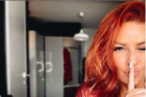 Ζέτα Μακρυπούλια: Ξεκίνησε διακοπές με Νίκο Μουτσινά και Ματίνα ΝΙκολάου - Ποζάρουν στην πισίνα τους [Εικόνες]