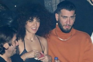 Στην Αντίπαρο η Μαρία Σολωμού: Κόβουν την ανάσα οι φωτογραφίες της με μπικίνι