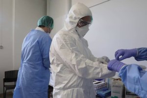 Φρίκη στη Νέα Υόρκη: Ξέμειναν από φέρετρα, χρησιμοποιούν χάρτινες κούτες  [εικόνες]