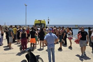 Κρήτη: "Δεν τον άφησα να πάει στη θάλασσα γιατί είχε φάει, τον έψαχνα πόρτα-πόρτα" - Τα πρώτα λόγια της τραγικής μητέρας