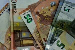 Επιστρεπτέα προκαταβολή: Ποιοι δεν θα την επιστρέψουν - Νέες προθεσμίες για όσους χρωστούν