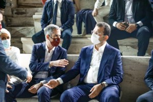 Μόνικα Μπελούτσι: Έλαμψε ως Μαρία Κάλλας στο Ηρώδειο - Λαμπερές παρουσίες στην παράσταση [Εικόνες - Βίντεο] - εικόνα 3