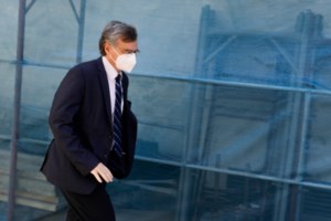 Το λεωφορείο "Voices of Brussels" κυκλοφορεί και μεταδίδει μηνύματα αγάπης - Βίντεο