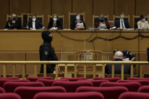 Δίκη Χρυσής Αυγής: "Ο Ρουπακιάς ήρθε για να μαχαιρώσει και να φύγει" - Καταθέτει ο στενός φίλος του Παύλου Φύσσα - εικόνα 6