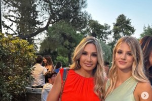 Άννα Μαρία Ίβιτς: Πανέμορφη με μάξι λευκό φόρεμα Celia Kritharioti στην αποφοίτησή της από το Κολλέγιο Αθηνών - εικόνα 11