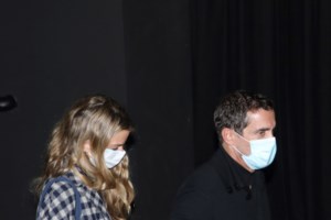 Χρυσή Βαρδινογιάννη: Άβαφη, με summer look στο Ηρώδειο με τον Μαρκουλάκη - εικόνα 5