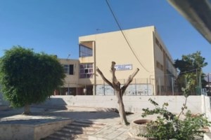 Άγρια συμπλοκή μαθητών με μαχαίρια σε ΕΠΑΛ του Λαυρίου - Δύο τραυματίες, πάνω από 20 προσαγωγές