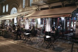 Μετάλλαξη Ομικρον: Ερχονται νέα μέτρα μετά τις γιορτές με τηλεργασία, ωράριο εστίασης και υποχρεωτικό εμβολιασμό στους 50+