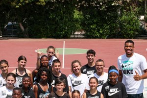 Γιάννης Αντετοκούνμπο: Κίνδυνος να χάσει το Μουντομπάσκετ- Έκανε αρθροσκόπηση στο γόνατο