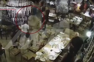 Νέο βίντεο από την άγρια συμπλοκή σε beach bar της Χαλκιδικής: Μπράβοι και έμποροι ναρκωτικών από τη Βουλγαρία