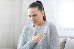 Πώς γίνεται η λαβή Χάιμλιχ που έχει σώσει 100.000 ζωές - Οταν κινδυνεύει κάποιος με πνιγμό από κάποιο αντικείμενο