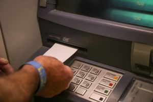 "Καύσωνας" οικονομικών υποχρεώσεων: Τι πρέπει να πληρώσουμε μέχρι τις 31 Ιουλίου - Τα 4 "μπιλιετάκια"