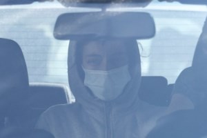 Κολωνός: "Είναι αθώα, δεν αληθεύει ότι έστελνε φωτογραφίες της κόρης της σε πελάτες" - εικόνα 3