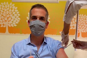 Μπακογιάννης: Οι πολίτες πρέπει να πειστούν να εμβολιαστούν χωρίς να τους κουνάμε το δάχτυλο