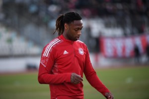 "Τα γυρίζει" ο Σεμέδο: Διαστρεβλώθηκαν οι δηλώσεις μου - Δεν μου επιτέθηκαν από τον Ολυμπιακό