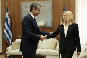 Το θερμό μήνυμα της Ελενας Ακρίτα για τη Φώφη Γεννηματά και τη μάχη της με τον καρκίνο- Το καρφί στον Λοβέρδο