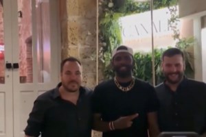 O Lenny Kravitz ήρθε στην Αθήνα για τη συναυλία του και έμεινε στο The Dolli