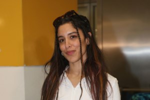 Η Μαρίνα Σάττι τραγούδησε μέσα στο Μετρό της Νέας Υόρκης αλλά κανείς δεν της έδωσε σημασία [βίντεο] - εικόνα 2