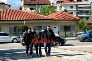 Θεσσαλονίκη: Τον έστειλε στο νοσοκομείο γιατί τον προσπέρασε- Τον καταδίωξε μέχρι το σπίτι του και τον χτύπησε με μανία