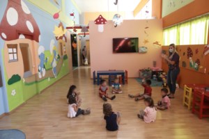 Καταγγελία - σοκ: Γονείς έσπασαν την καραντίνα στην Αθήνα, πήγαν στη δουλειά και το παιδί σχολείο