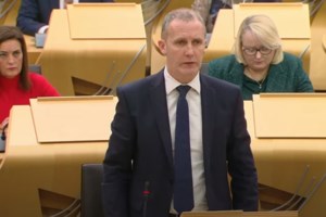 Σκωτία: Υπουργός παραιτήθηκε επειδή έκανε λογαριασμό 12.000 ευρώ στο υπηρεσιακό ipad λόγω των παιδιών του - εικόνα 2