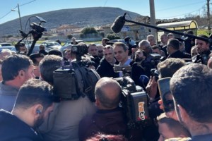 Τη Δευτέρα θα γίνει συνάντηση του πρωθυπουργού με τους αγρότες - Εκλεισαν την Εθνική πριν τη Λαμία