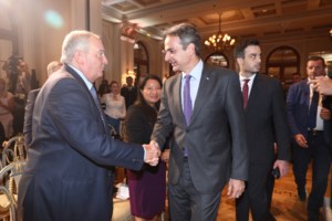 Ο Κακλαμάνης για την κόντρα Μητσοτάκη – Σαμαρά: Να σηκώσει ο πρωθυπουργός το τηλέφωνο και να τον καλέσει να συζητήσουν