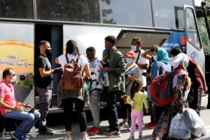 Λέσβος: Έτσι δρούσαν οι ΜΚΟ που διακινούσαν παράνομα μετανάστες: Από ψεύτικες ειδοποιήσεις ναυαγίων μέχρι... κρατήσεις στη Μόρια - εικόνα 2