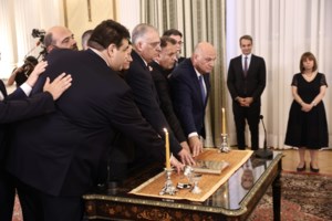 Ευδιάθετος ο Μητσοτάκης μετά την ορκωμοσία: "Καλύτερα τώρα οι αλλαγές, θα μπορέσω να δω το μπάσκετ ήσυχα"