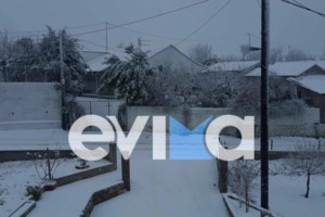 Κακοκαιρία Avgi: Ενεργοποιείται το "Aegean lake effect", συνεχίζονται οι σφοδρές χιονοπτώσεις - Σε ποιες περιοχές της Αττικής θα το στρώσει [Βίντεο]