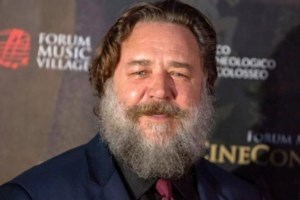 Καταρρακωμένος ο Ράσελ Κρόου: "Πέθανε στην αγκαλιά μου" - Η στιγμή που ξεσπά σε δάκρυα για το κουτάβι του