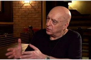 Πάνος Κοκκινόπουλος: Δύσκολες ώρες για τον αγαπημένο σκηνοθέτη - "Συνεργάτες, φίλοι, αδέλφια..." [εικόνα]