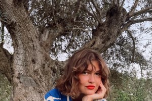 Κλέλια Ανδριολάτου: Το boho σπίτι της στο κέντρο της Αθήνας - Λουλούδια και πίνακες παντού [Εικόνες] - εικόνα 2