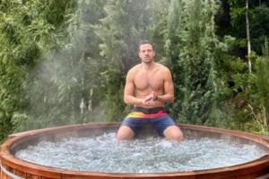 Χριστίνα Κολέτσα: Καθαρά Δευτέρα στην παραλία με βουτιές στη θάλασσα [Εικόνες]