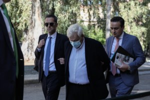 Folli Follie: Αθώος ο τότε πρόεδρος της Επιτροπής Κεφαλαιαγοράς και ο Τζ. Κουτσολιούτσος για καθυστέρηση αναστολής της μετοχής