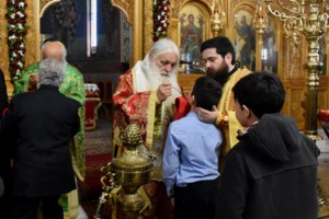 Αλέξης Παπαχελάς σε Ιερώνυμο: Είστε υπεύθυνος ηγέτης- Απαγορεύστε τη μετάληψη λόγω κορονοϊού