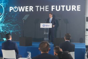 Αλμπερτ Μπουρλά: Ο πεθερός του έκανε την τρίτη δόση εμβολίου [εικόνα]