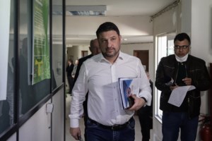 AFP: Αποθεώνει τον δημοφιλή Τσιόδρα και τον "Nick Hard" Χαρδαλιά για τη μάχη με τον κορονοϊό - εικόνα 2