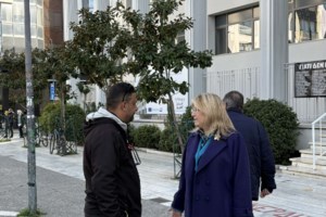 Τέμπη: Νέα αναβολή της δίκης λόγω απουσίας προέδρου - "Δεν υπάρχει αυτό που ζούμε", λέει οργισμένη η Καρυστιανού - εικόνα 2