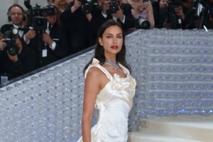 Ντάσα Ζούκοβα Νιάρχου: Η glamour εμφάνιση αλά Όντρεϊ Χέπμπορν που θύμισε παλιό καλό Χόλιγουντ - εικόνα 10