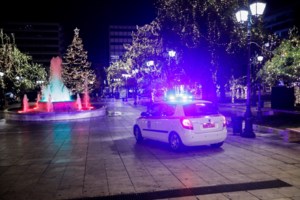 Παραδόθηκαν οι δύο ανήλικες που μαχαίρωσαν 16χρονη στο Σύνταγμα - Γιατί δεν συνελήφθησαν