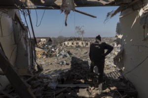 Ουκρανία: Η ανατριχιαστική στιγμή που συνεργείο του Sky News δέχεται πυρά από πυροβολικό [Βίντεο]