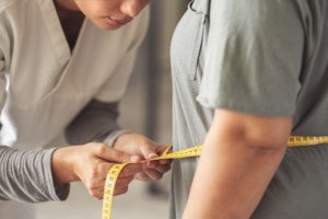 Χάπια, ενέσεις και τα νεότερα φάρμακα που έρχονται για την παχυσαρκία. Τι υπόσχονται και πόσο ασφαλή είναι;