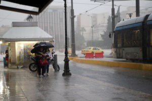 Κρήτη: Σφοδρή χαλαζόπτωση στην περιοχή του Ηρακλείου - Ζημιές στην αγροτική παραγωγή [βίντεο]