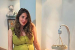 Παυλίνα Βουλγαράκη: "Καλό μήνα" με τη νεογέννητη κορούλα της στην αγκαλιά της - Η πρώτη φωτογραφία τους