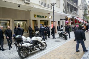 Χαλκιδική: 25χρονη ξάφρισε κοσμήματα 600.000 ευρώ από κοσμηματοπωλείο - Προσπάθησε να μπει και στο σπίτι της ιδιοκτήτριας