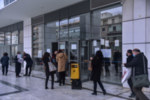 Δίκη Folli Follie: "Μια υπογραφή έβαλα κι έχασα το σπίτι μου, όταν έμαθα μού έπεσε το σαγόνι" - Απολογείται η Καίτη Κουτσολιούτσου